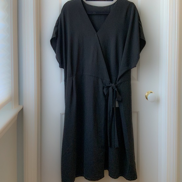 Bobeau Plus Wrap Dress - Picture 3 of 15